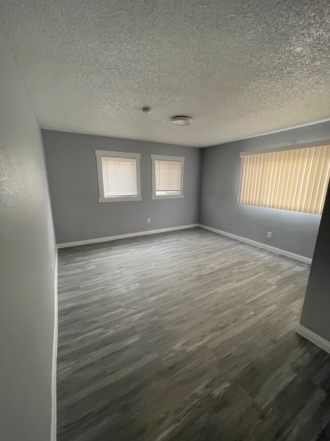 Building Photo - 10003-10007 Grape St