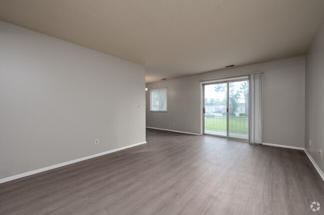 2BR, 1BA - 849SF - Living Room