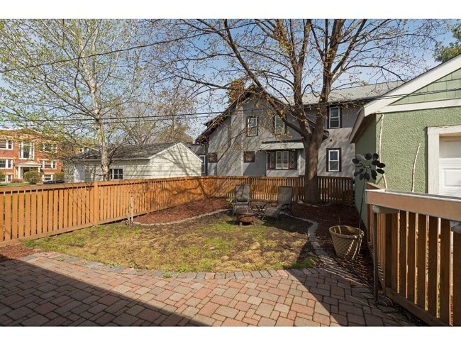 Photo - 818 W 42nd St