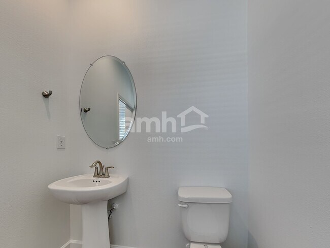 Photo - 2909 20th Ave W