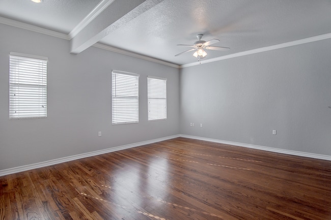 Photo - The Sasha at University