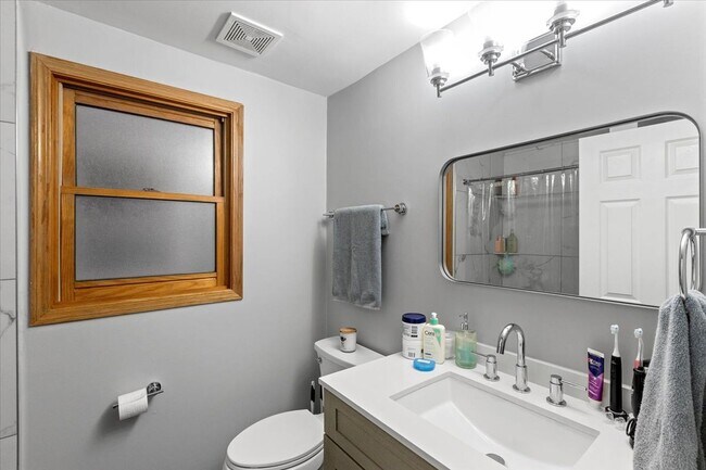 Photo - 2033 W Huron St Unit 1