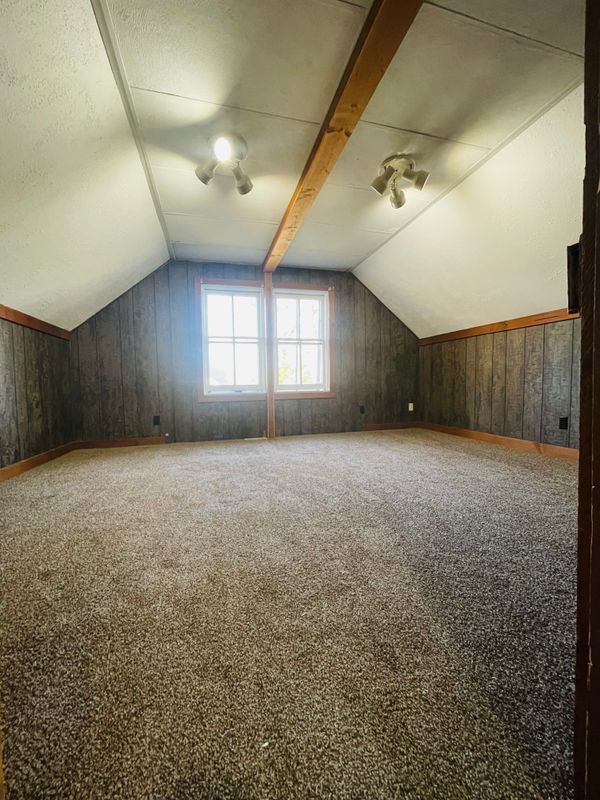 Photo - 250 Douglas Ave E