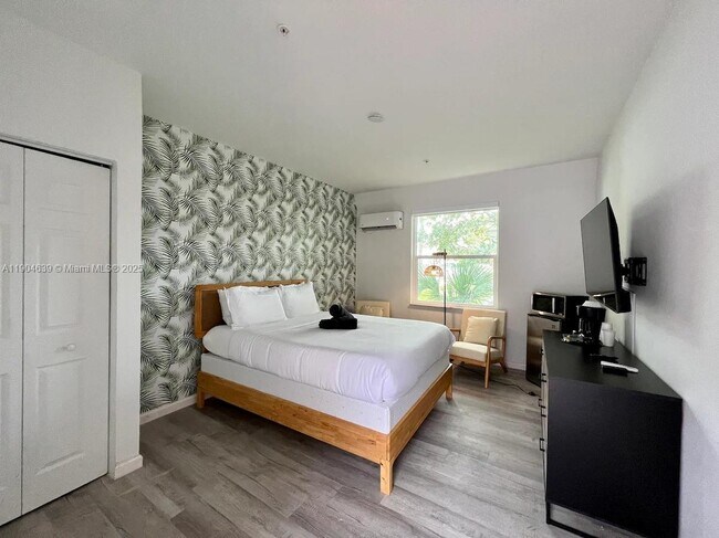 Photo - 1020 N Riverside Dr Unidad 11