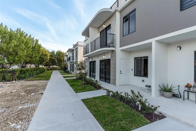 Building Photo - 26103 SW 145th Ave