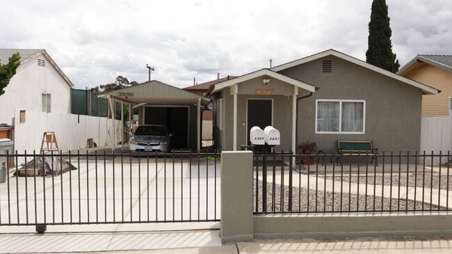 Building Photo - Single 2 bedrooms 2 baths house in San Diego CA.