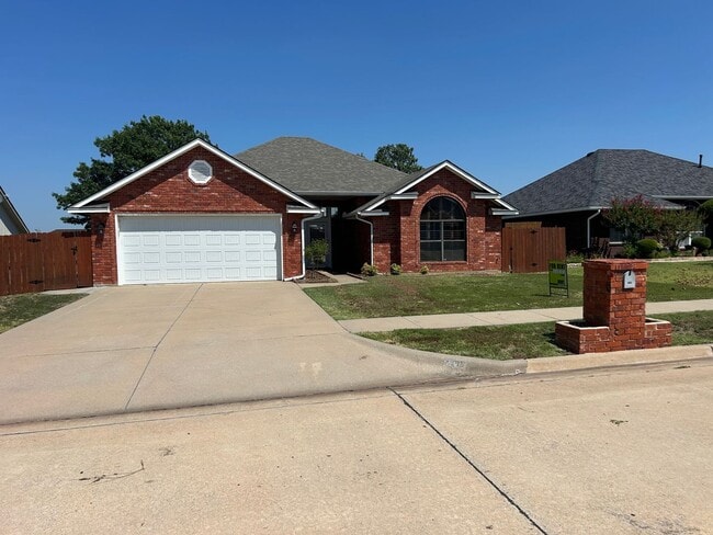 Building Photo - 3 Bed, 2 Bath in the Eisenhower School Dis... Rental