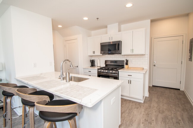 Photo - 626 E 4th St