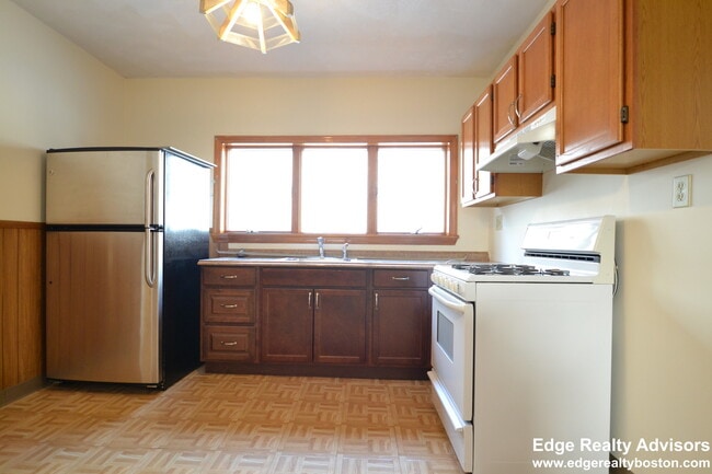 Photo - 41 Montfern Ave Unit 2