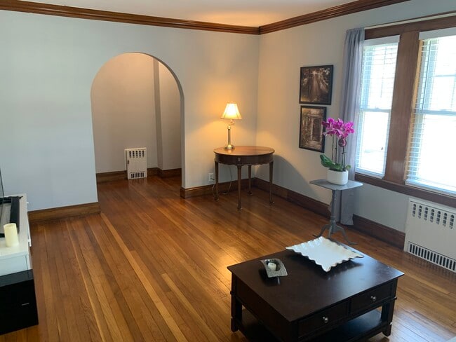 Photo - 1092 Main St