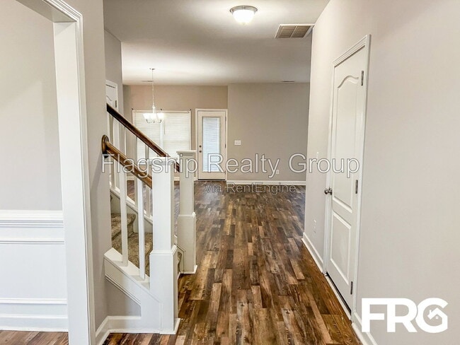 Photo - 491 Fallingbrook Dr