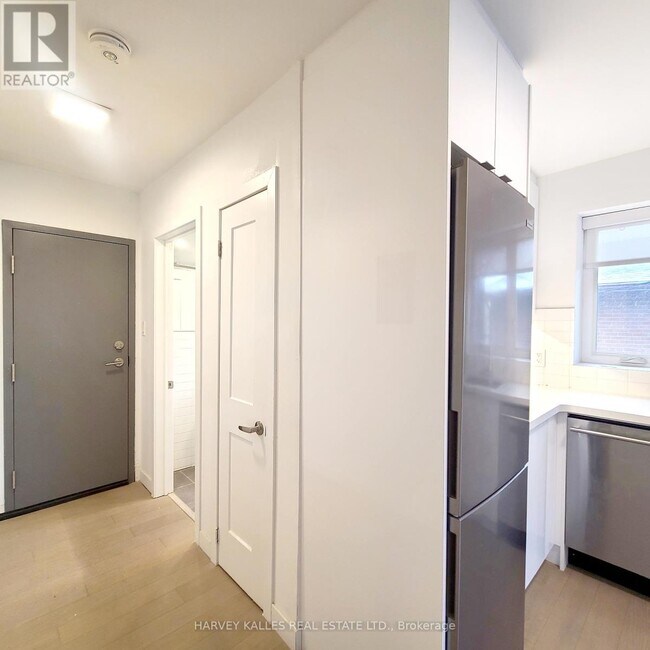 Photo - 521 Browns Line Unité 6