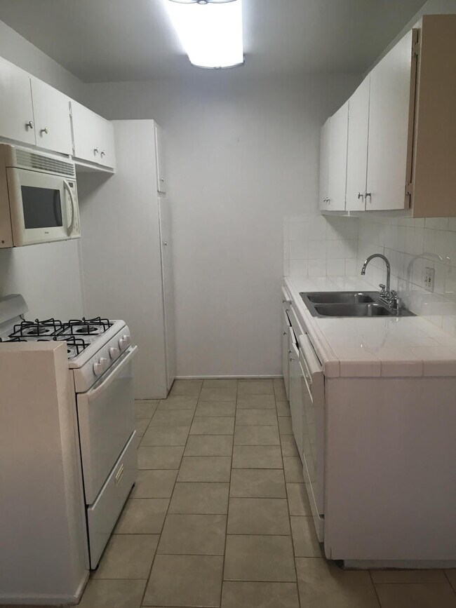 Photo - 1420 Seward St.