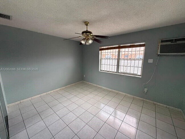 Photo - 1154 W 35th St Unit 213