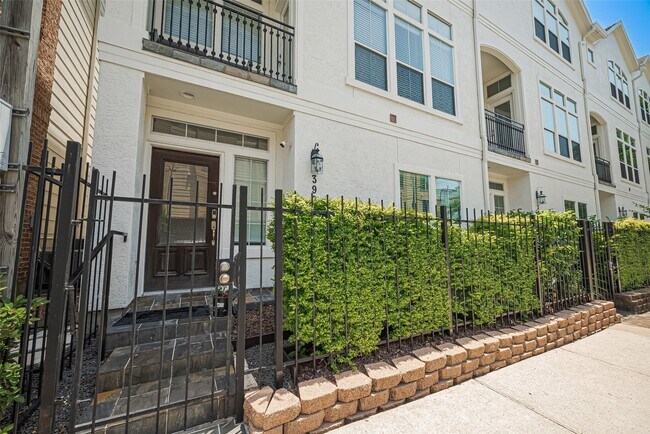 Photo - 3925 Floyd St