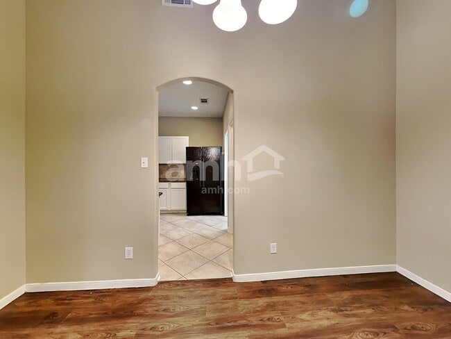 Photo - 2306 Hollyfield Ln