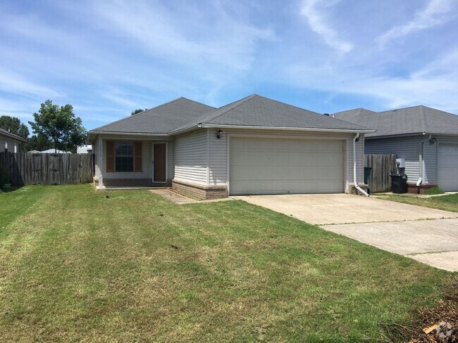 Building Photo - 3 Bed 2 Bath Home