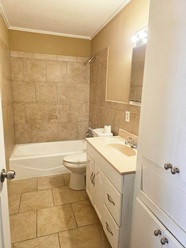 Photo - 1301 Meadowview Dr