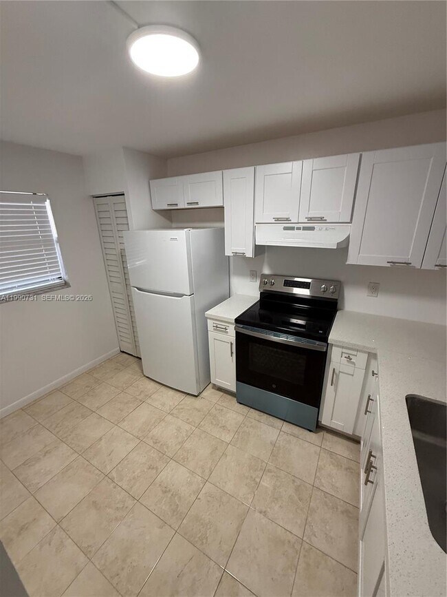 860 NE 207th Terrace Unit 8-106