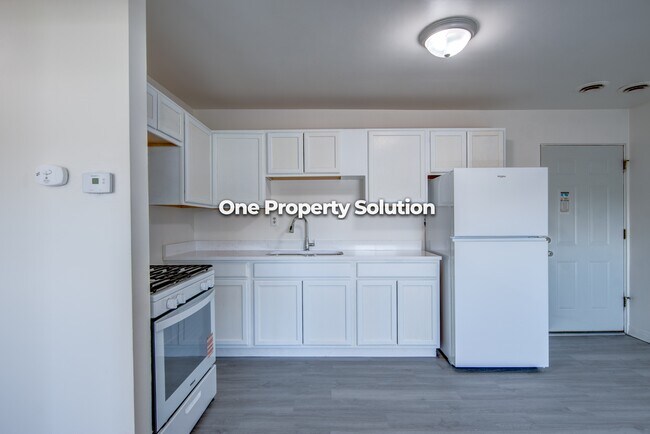 Photo - 5284 Broadway