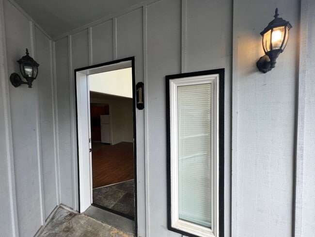Building Photo - 685/A/1 Unit 685/A/1 Rental
