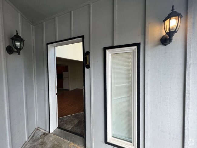 Building Photo - 685/A/1 Unit 685/A/1 Rental