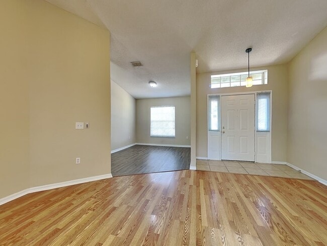 7881 Manor Dr