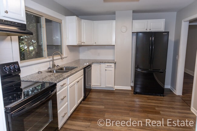 Photo - 112 Woodman St