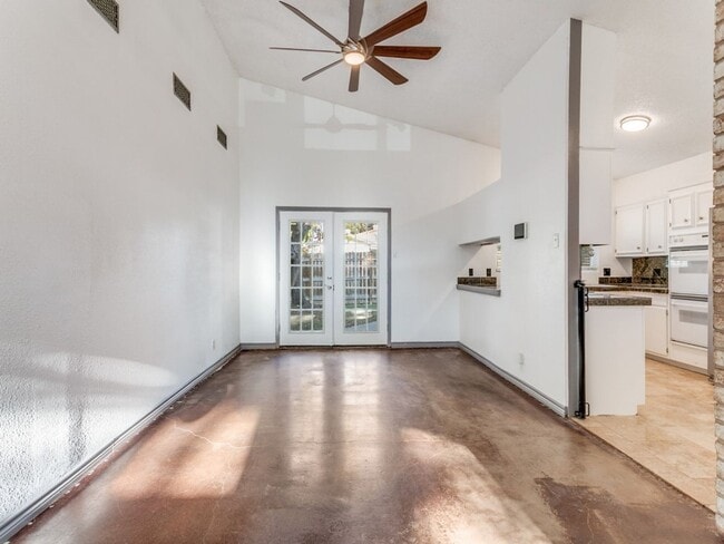 Photo - 12411 La Lira St