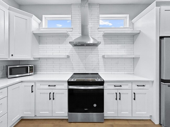 Photo - Stunning Townhome in the Heart of Tampa with Rooftop Terrace - 3beds|3.5bath