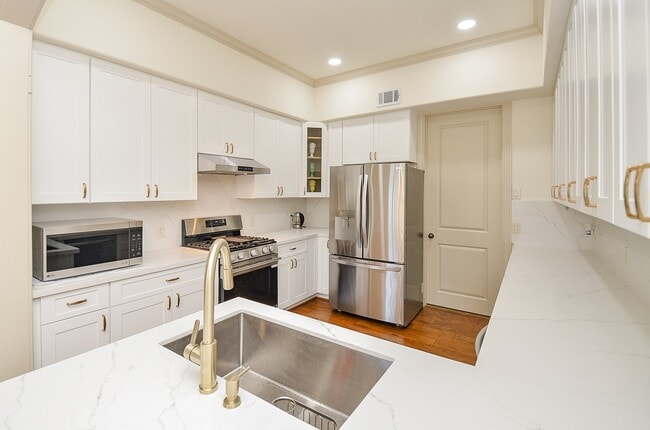 Photo - 1915 Upland Sky