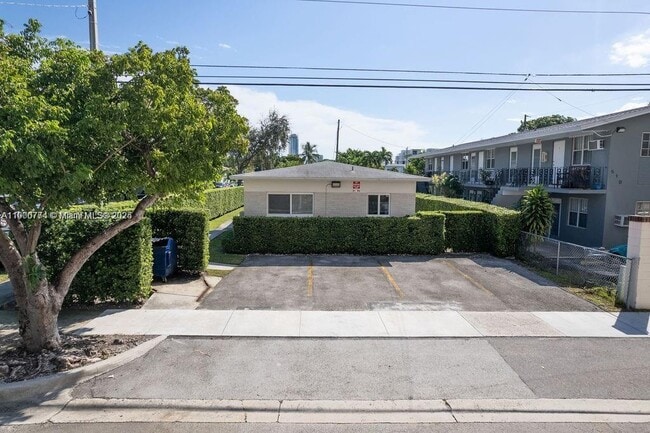 Building Photo - 900 SW 5th Ave Unit 3