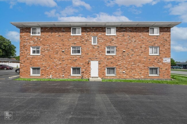 Building Photo - 6315 Joliet Rd Unit 1