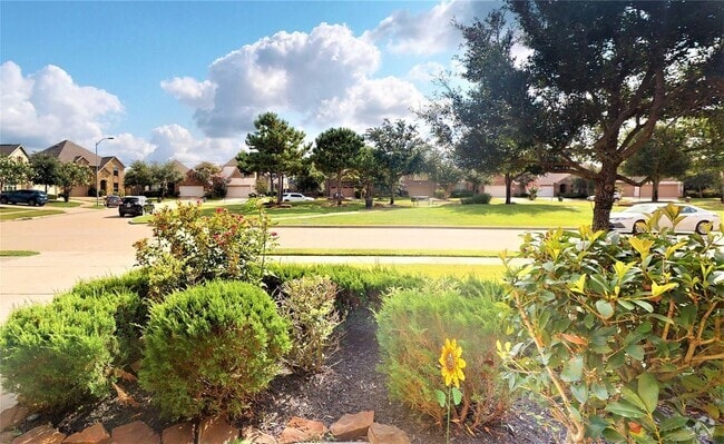 Building Photo - 28511 Pleasant Forest Dr Rental