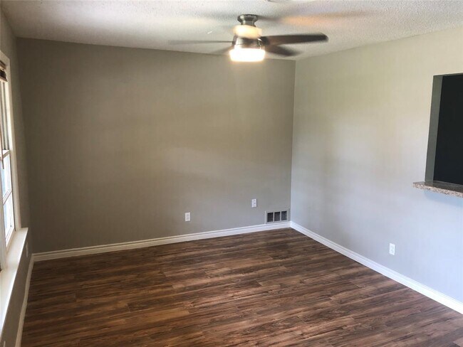 Photo - 617 E Ellen Ave