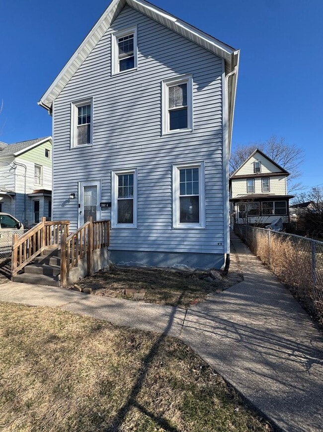 Building Photo - 615 44th St Unit 615