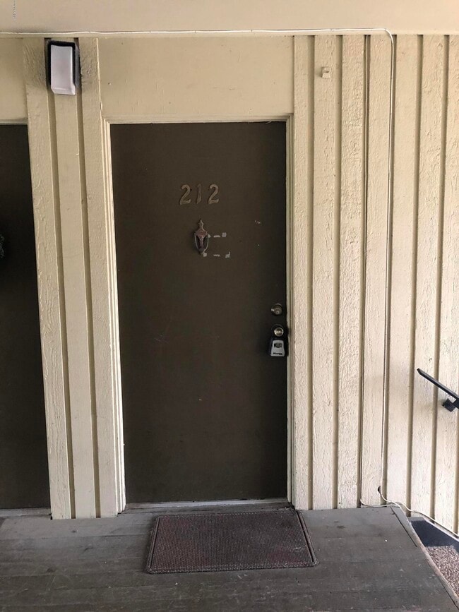 Photo - 1008 S College Rd Unit Apt 212