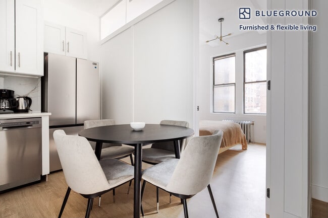 Photo - 161 W 54th St Unidad FL3-ID1852