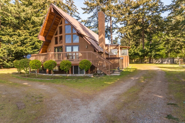 Building Photo - Unique 3 Bed 3 Bath Home