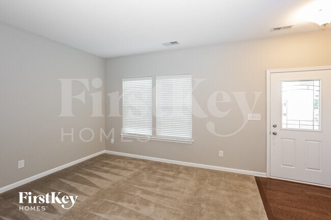 Photo - 3232 Oulten St SW