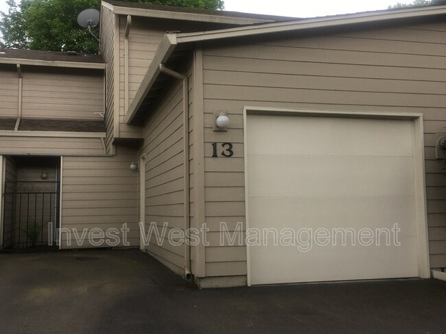 Building Photo - 8604 NE Mason Dr