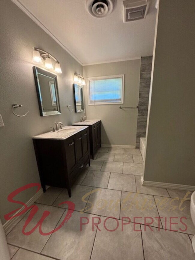 Photo - Spacious, bright updated 4 bedroom 3 bath close to campus!!