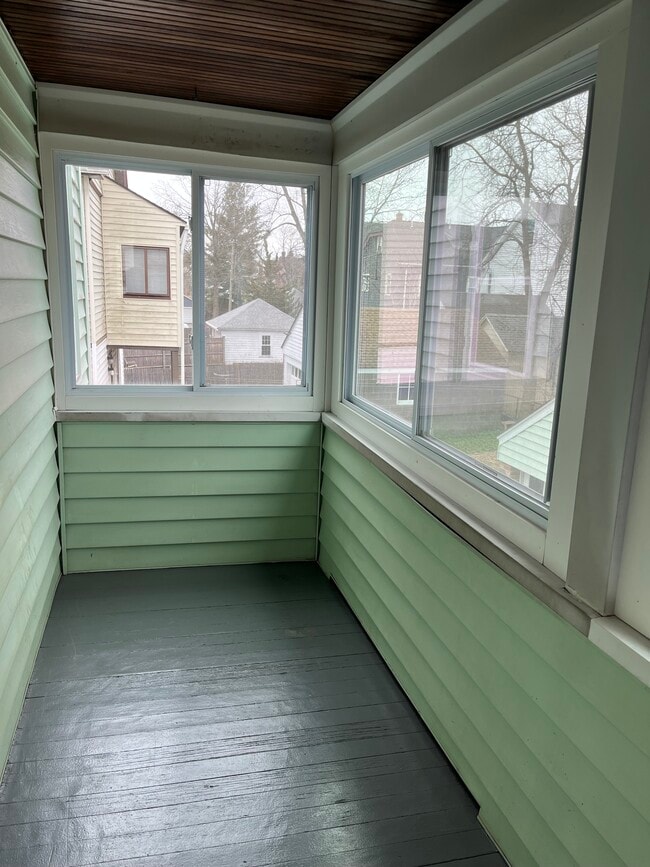 Building Photo - 47 Quaker Ln S Unit 2