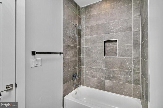 Photo - 2537 Cecil B. Moore Ave Unidad 2