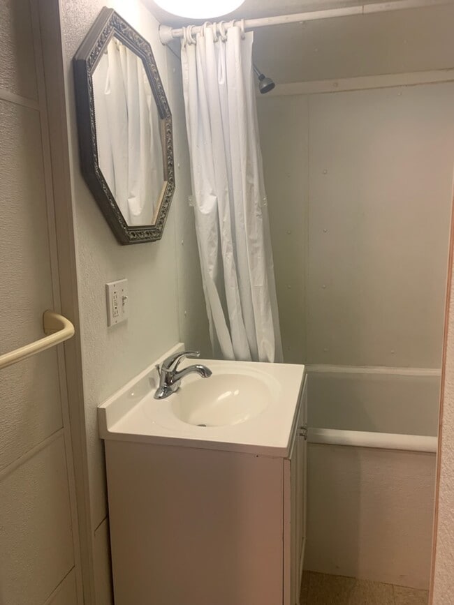 Photo - 512 E University Ave Unit W