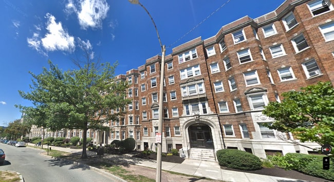 Building Photo - 1295 Boylston St Rental