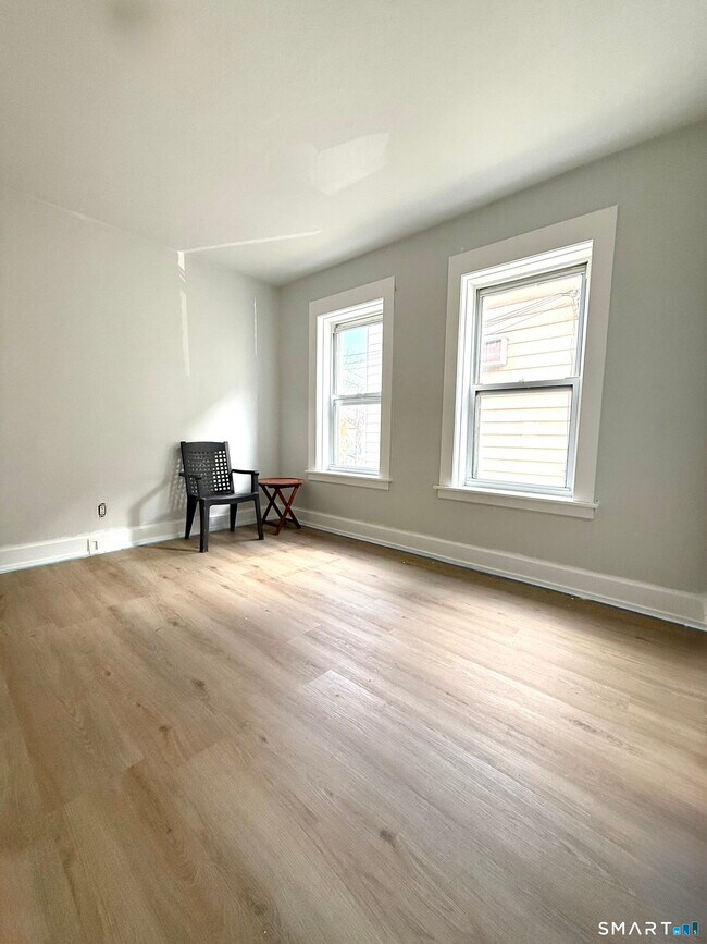 Photo - 189 Daly Ave