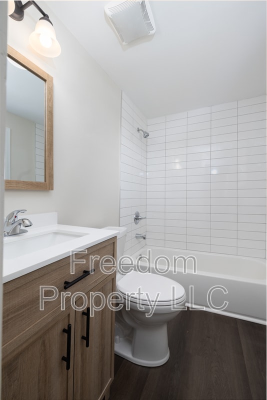 Photo - 28 Aircraft Rd Unit C