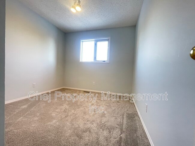 Photo - 8105-188A 188a St NW