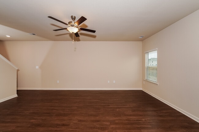 Photo - 525 Clover Cir